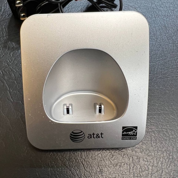 AT&T CL83464 DECT 6.0 Cordless Call ID Announce Phone System w/ 3 Handsets - Picture 10 of 15